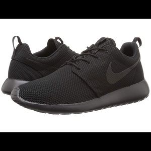 ✔️Nike Black Roshe One Shoes✔️
